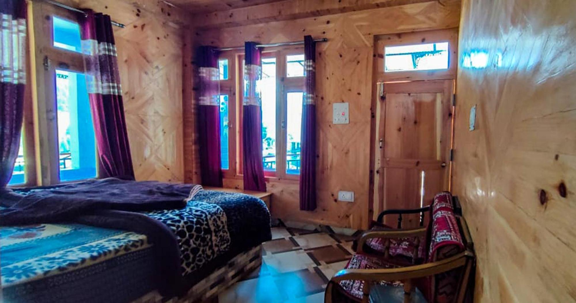 Eyesky, Tosh Hotel ภายนอก รูปภาพ
