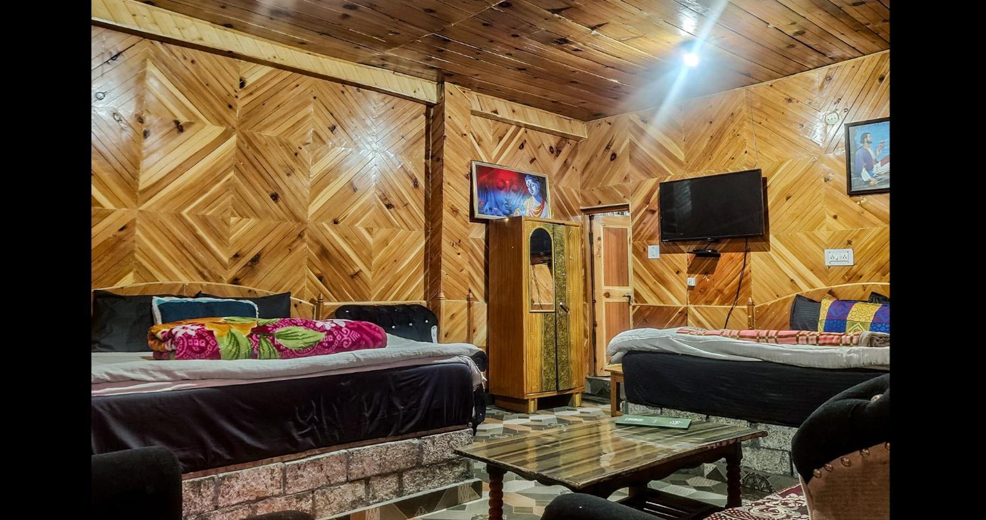 Eyesky, Tosh Hotel ภายนอก รูปภาพ