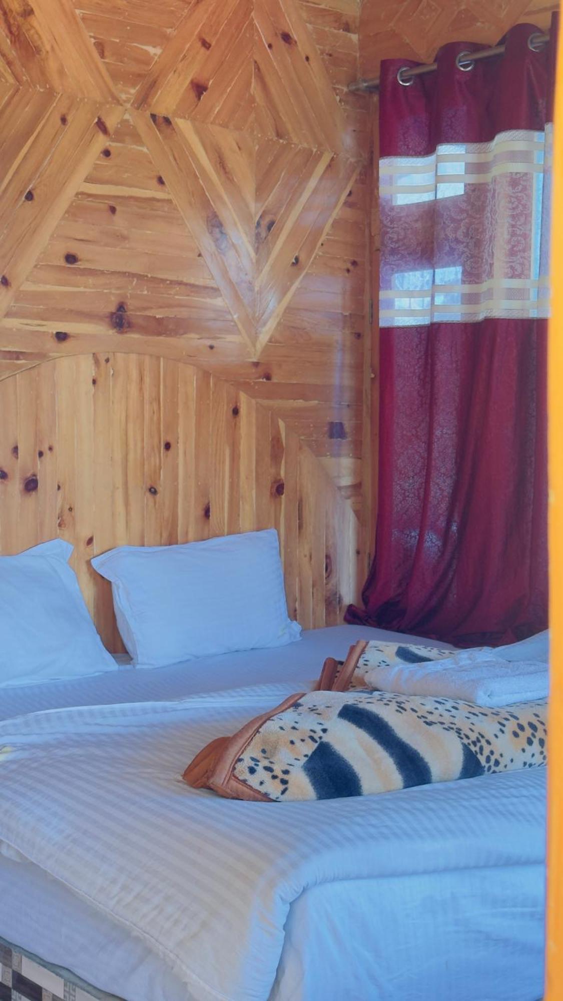 Eyesky, Tosh Hotel ภายนอก รูปภาพ