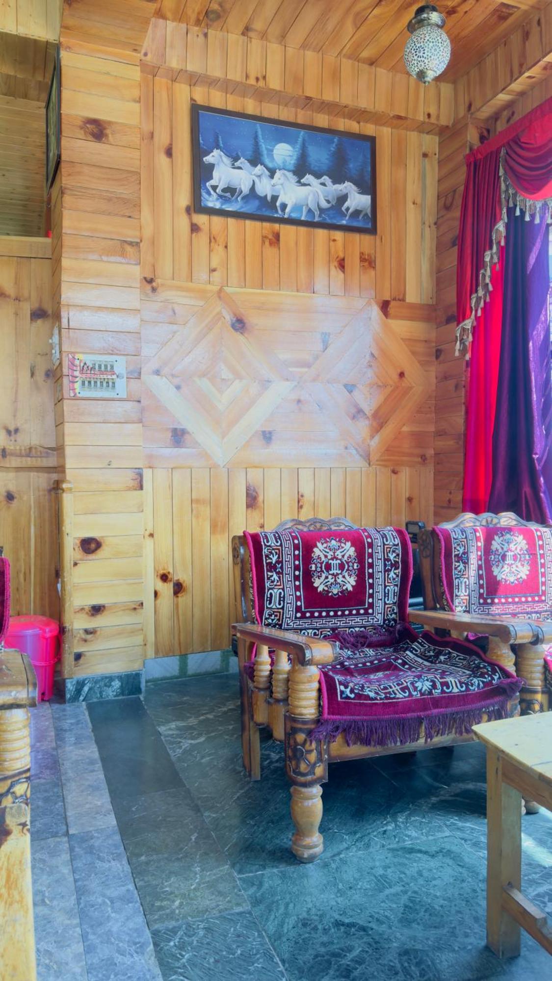 Eyesky, Tosh Hotel ภายนอก รูปภาพ